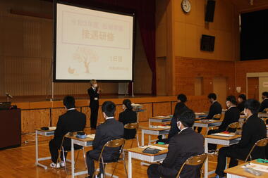 令和3年度　接遇研修を開講しました。
