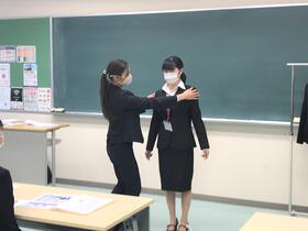 「スーツの着こなし講習会」を開催しました！