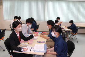 1年生、実習交流会・実習決意表明を行いました！